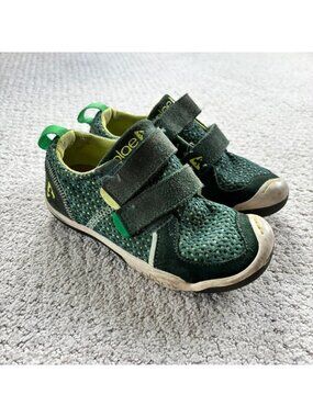 Plae green ty sneakers